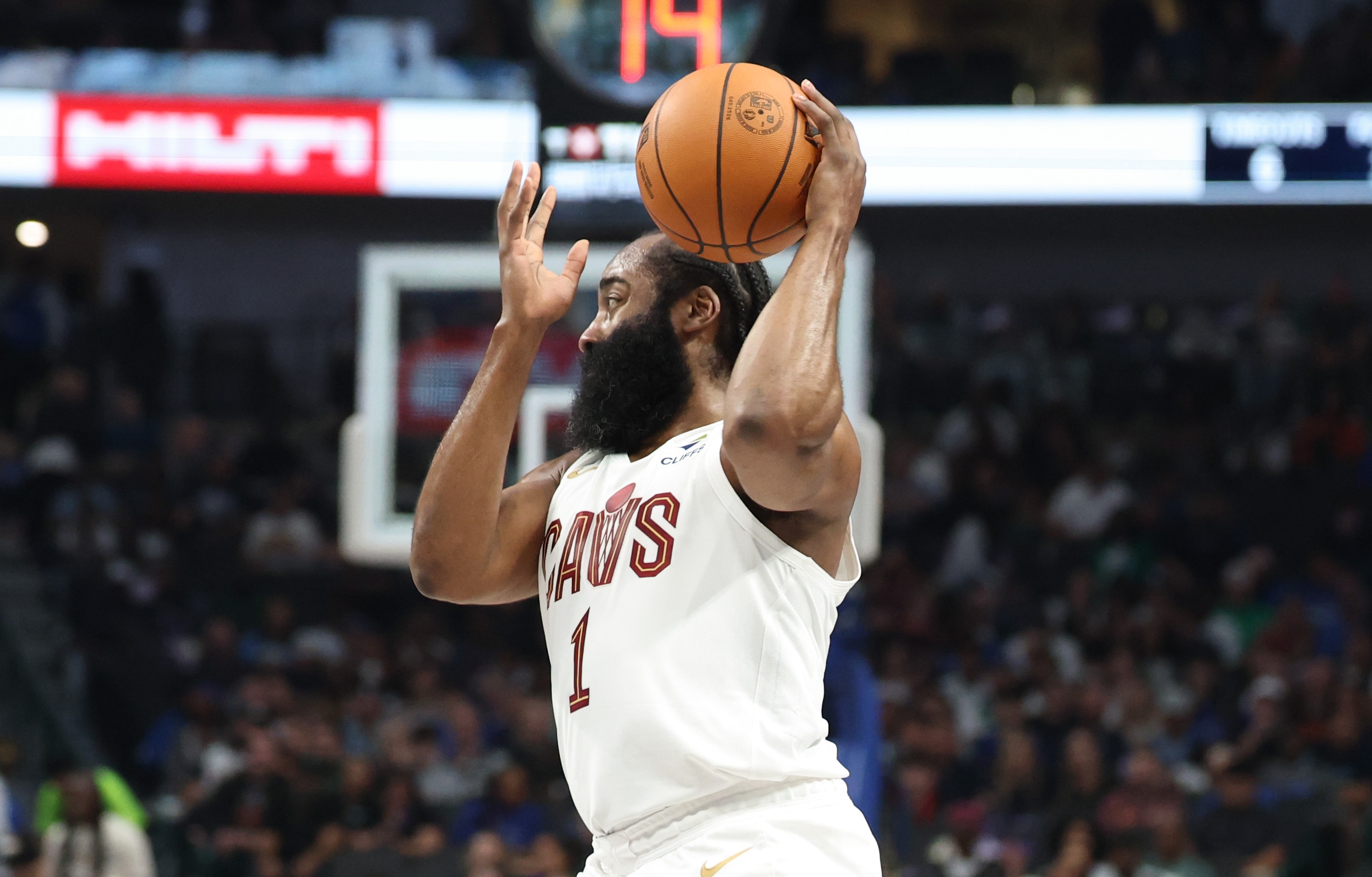 亚博体育官方网站-拖布谈哈登：他能看到场上的一切 基本就是把分直接送到你手里